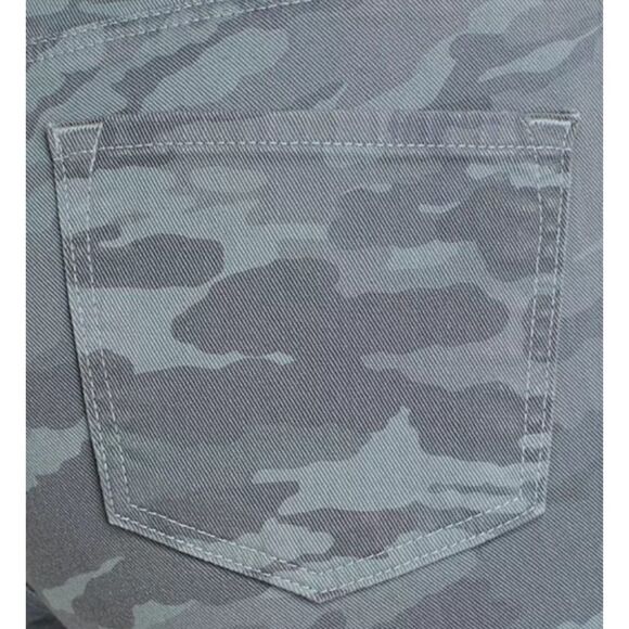 J Brand
Selena Mid-Rise Crop Bootcut Jeans - Picture 4 of 7